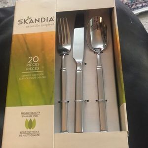 Skandia Hampton Forge Tableau Mirror 20 Piece Set